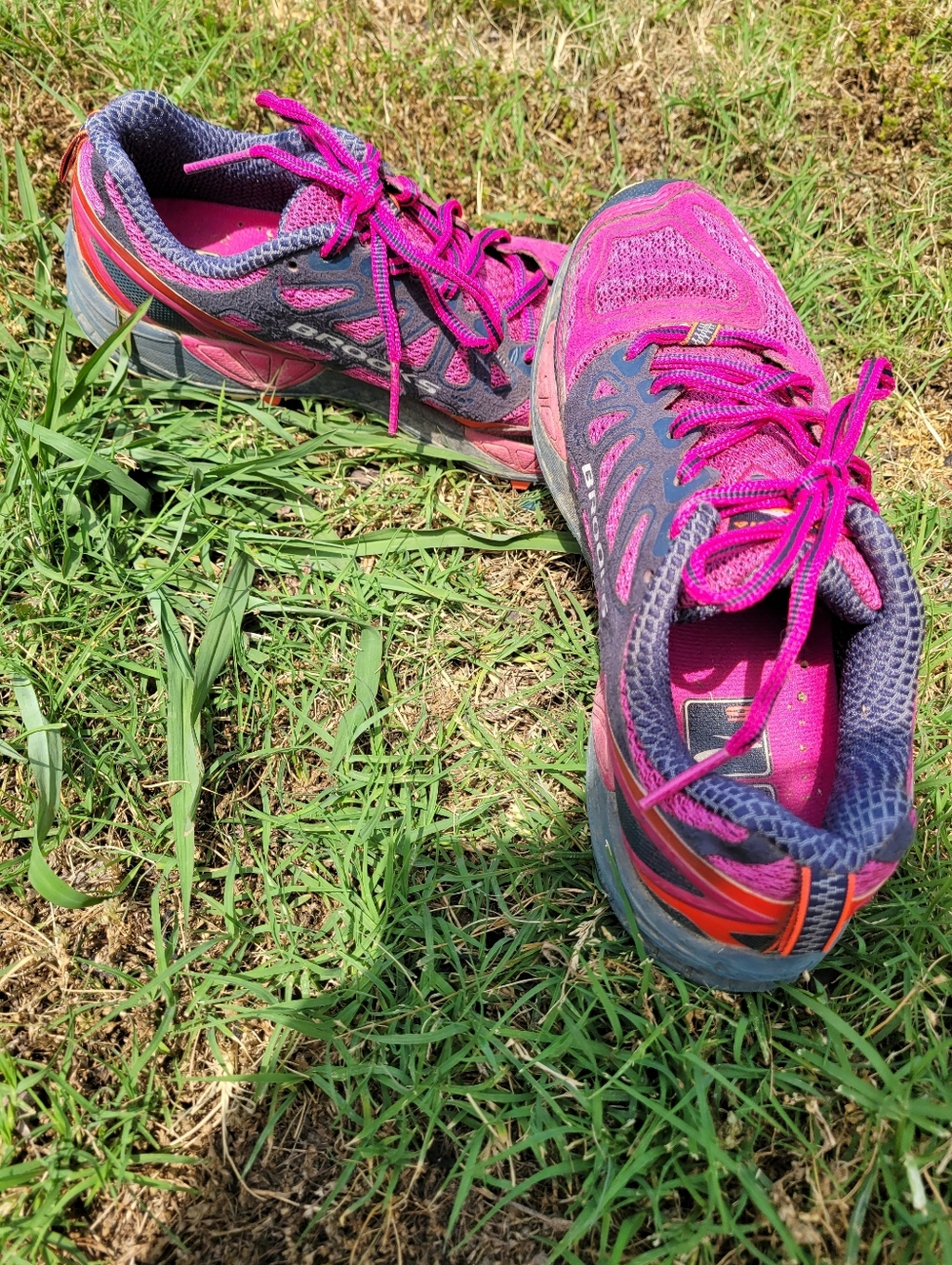 Brooks Running Shoes Ladies 7.5 Cascadia 9 Trail Sneakers Purple Hiking Workout